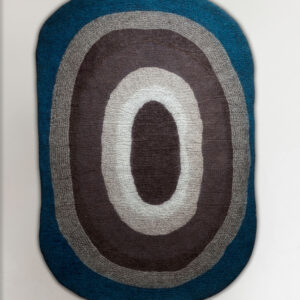 Tapis ovale aux motifs concentriques colorés